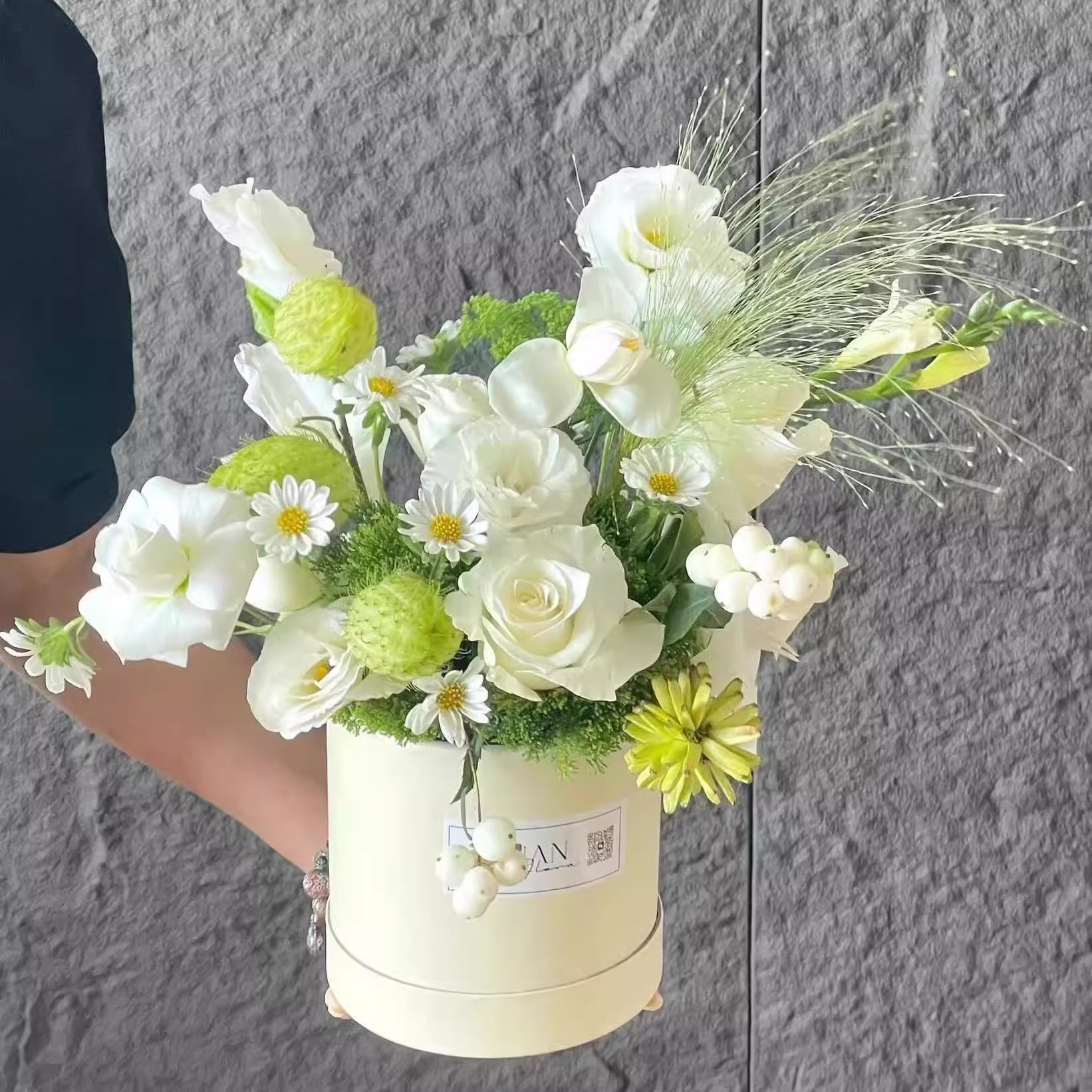 Small Flowers Packing Box Hug  - مراجعة Event Party Box وسعره