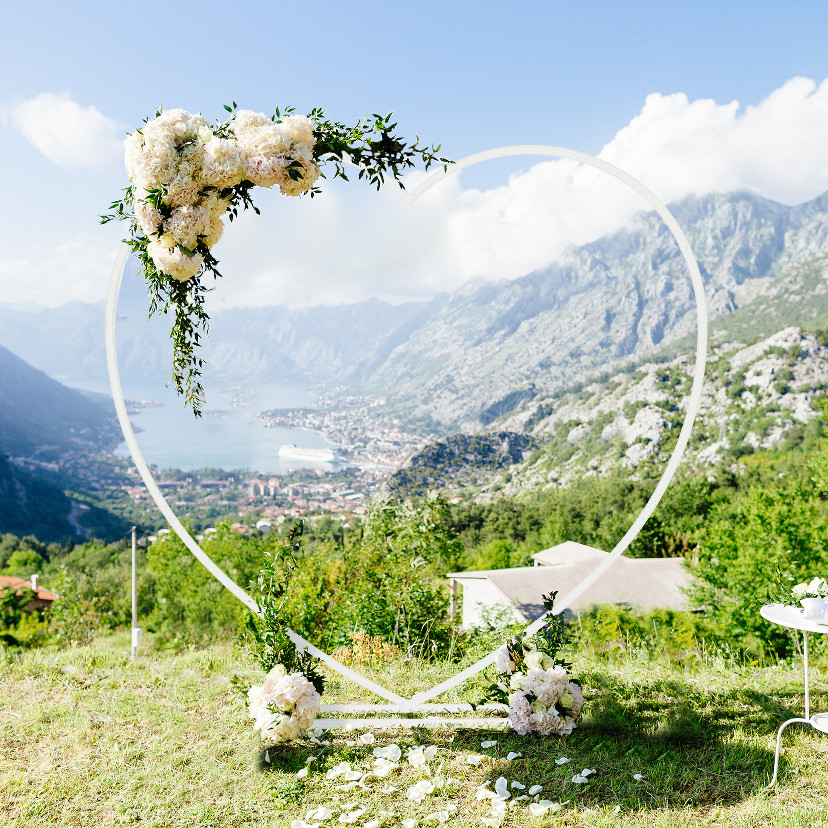 Heart Shaped White Metal Ballo - مراجعة Balloon Arch Kit وسعره